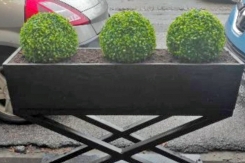 141 dekoracija veštačkim loptama